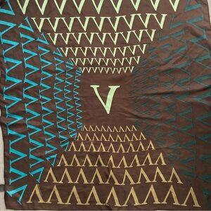 VINCE CAMUTO BROWN 100% SILK SQUARE SCARVE